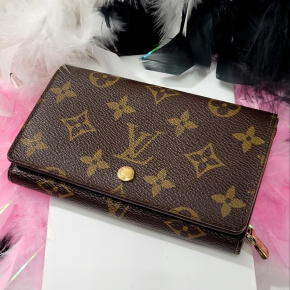 Louis Vuitton Handbags - Vintage Louis Vuitton Mono Wallet